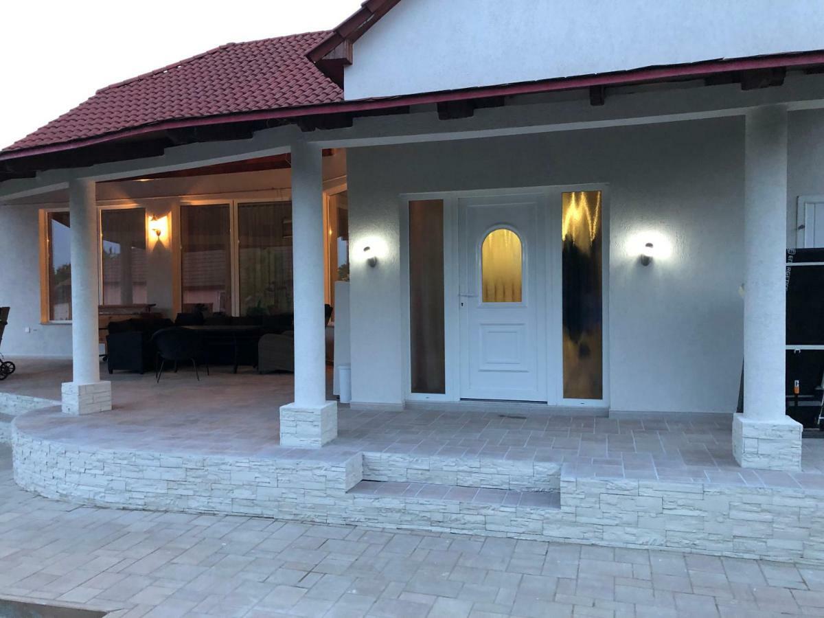 Appartamento Battonya Esterno foto